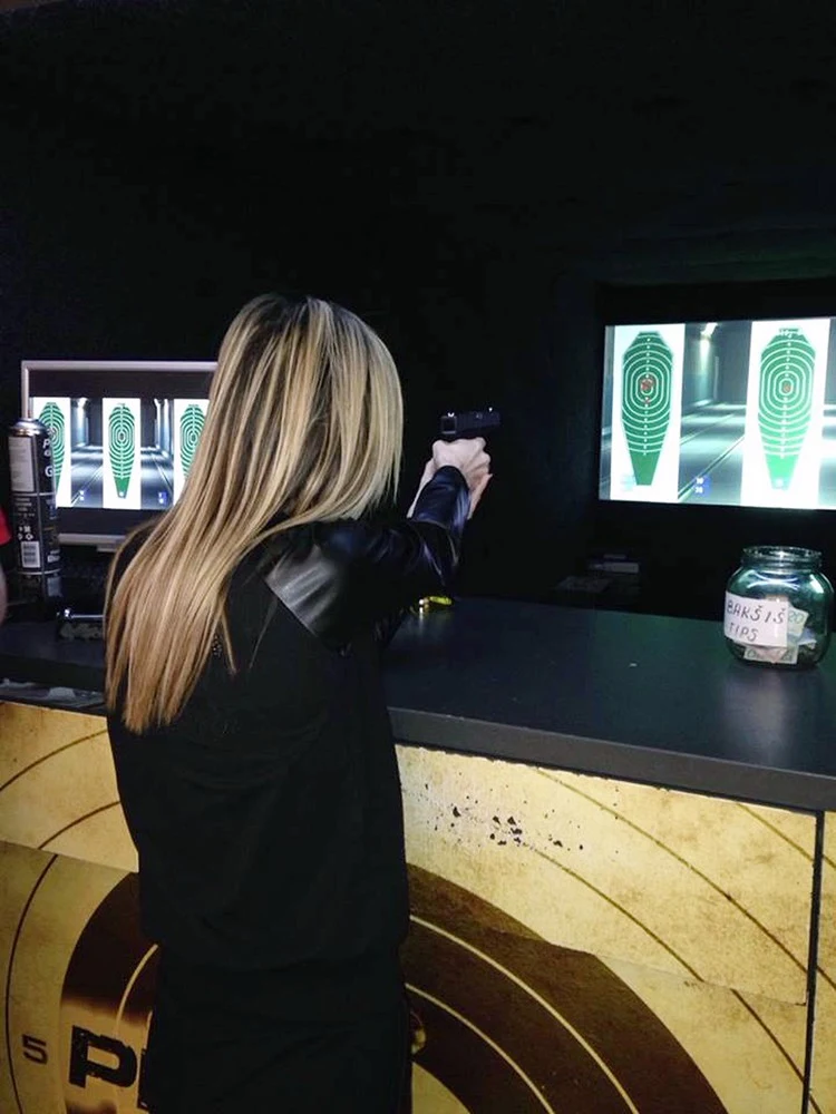 Slobodanka Tosic na strzelnicy