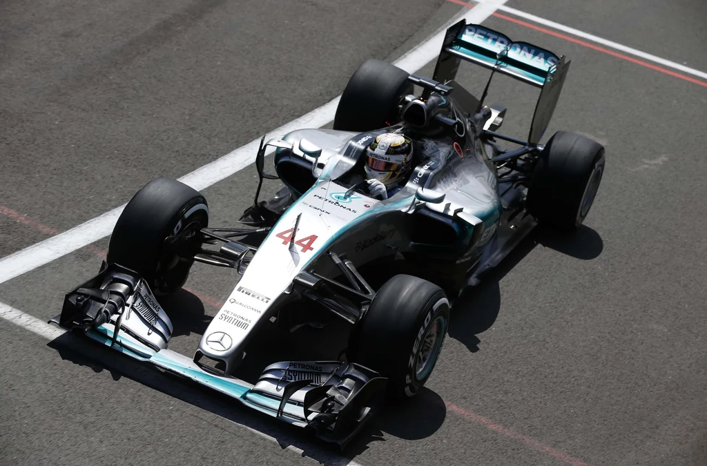 Lewis Hamilton podczas kwalifikacji na torze Silverstone