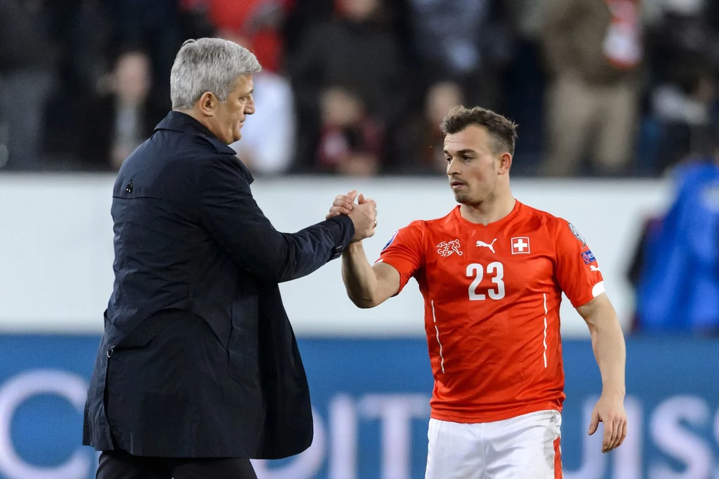 Shaqiri z selekcjonerem "Helwetów" Vladimirem Petkoviciem Shaqiri z selekcjonerem "Helwetów" Vladimirem Petkoviciem