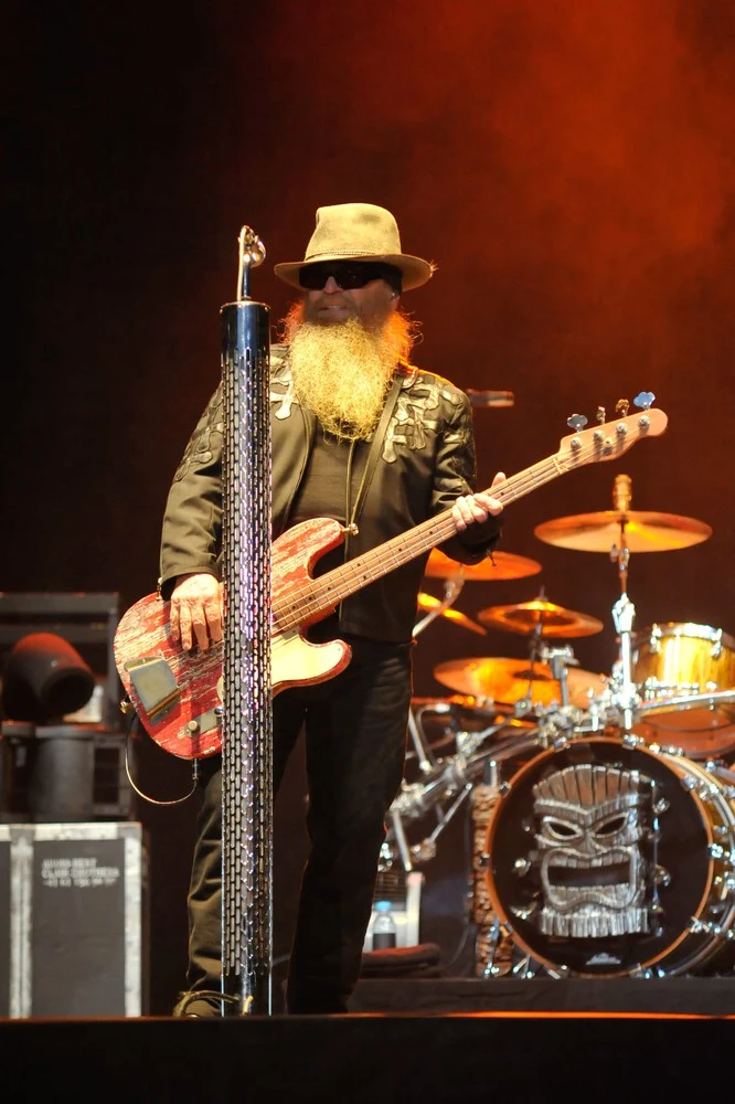 Basista Dusty Hill Basista Dusty Hill
