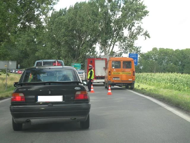 Mężczyzna, kobieta i dziecko ranni w wypadku na zakopiance. Zdjęcie ilustracyjne 