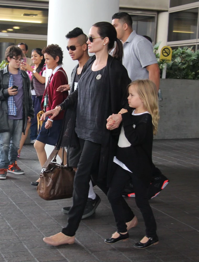 Angelina Jolie i Brad Pitt z dziećmi Angelina Jolie i Brad Pitt z dziećmi