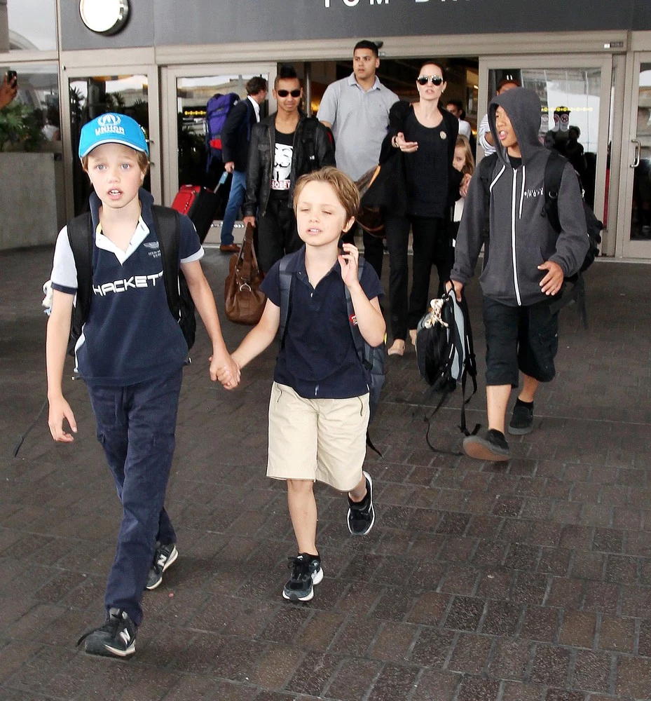 Angelina Jolie i Brad Pitt z dziećmi Angelina Jolie i Brad Pitt z dziećmi