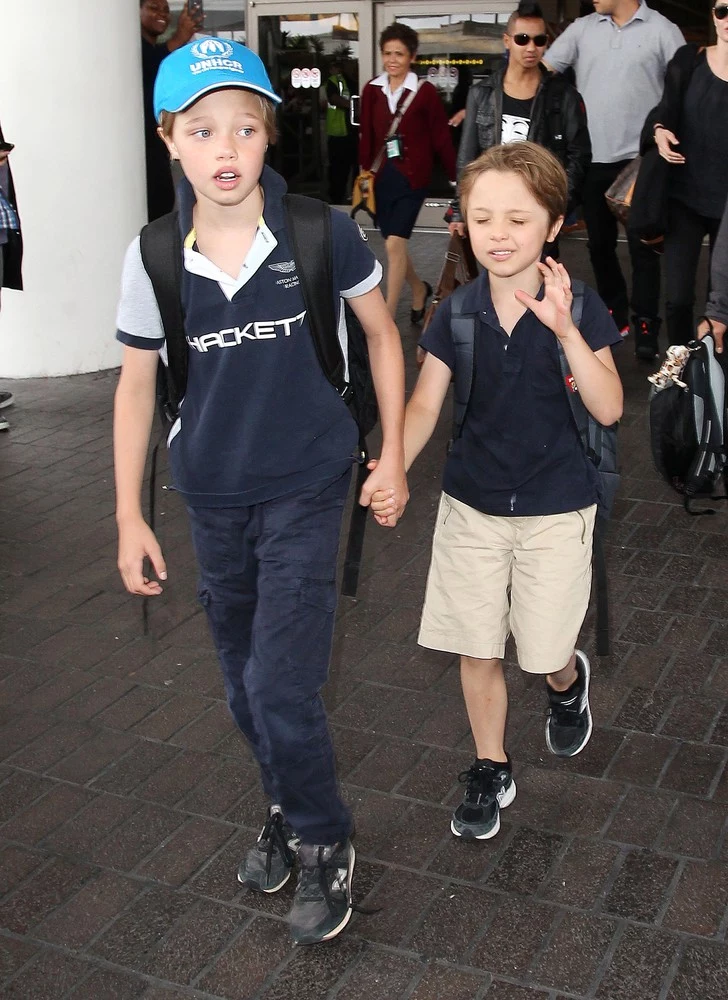 Angelina Jolie i Brad Pitt z dziećmi Angelina Jolie i Brad Pitt z dziećmi
