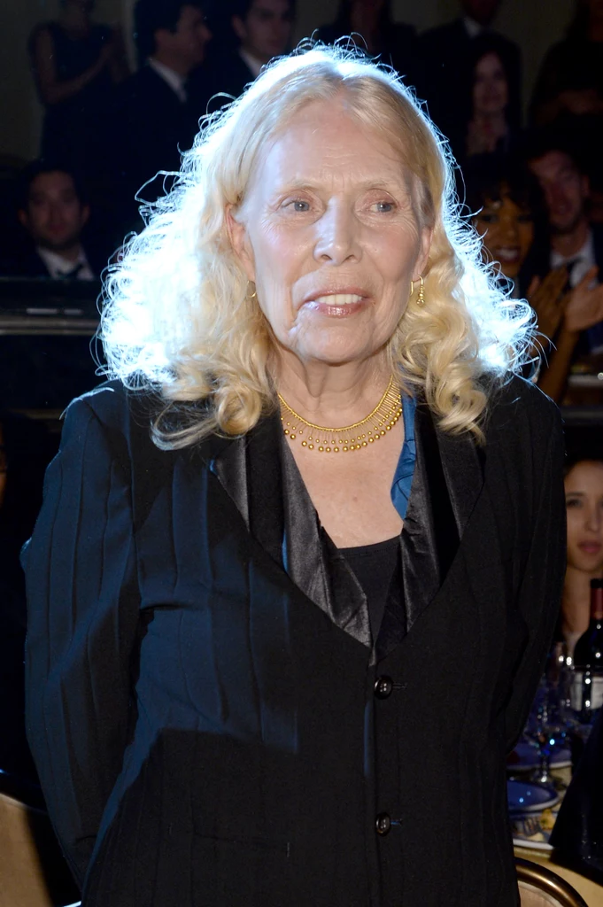 Joni Mitchell ma się coraz lepiej