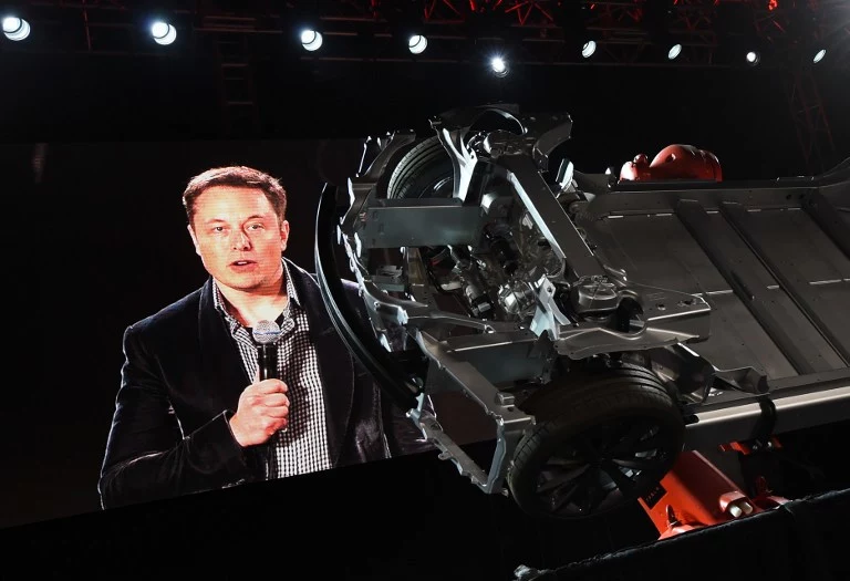 Elon Musk ostrzega nas przed mroczną stroną sztucznej inteligencji