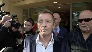 Phil Rudd opuszcza sąd po ogłoszeniu wyroku