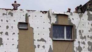 Zniszczenia po burzy w Wyrach