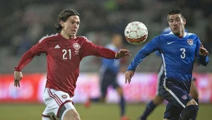 Lasse Vibe (z lewej) tu w koszulce reprezentacji Danii