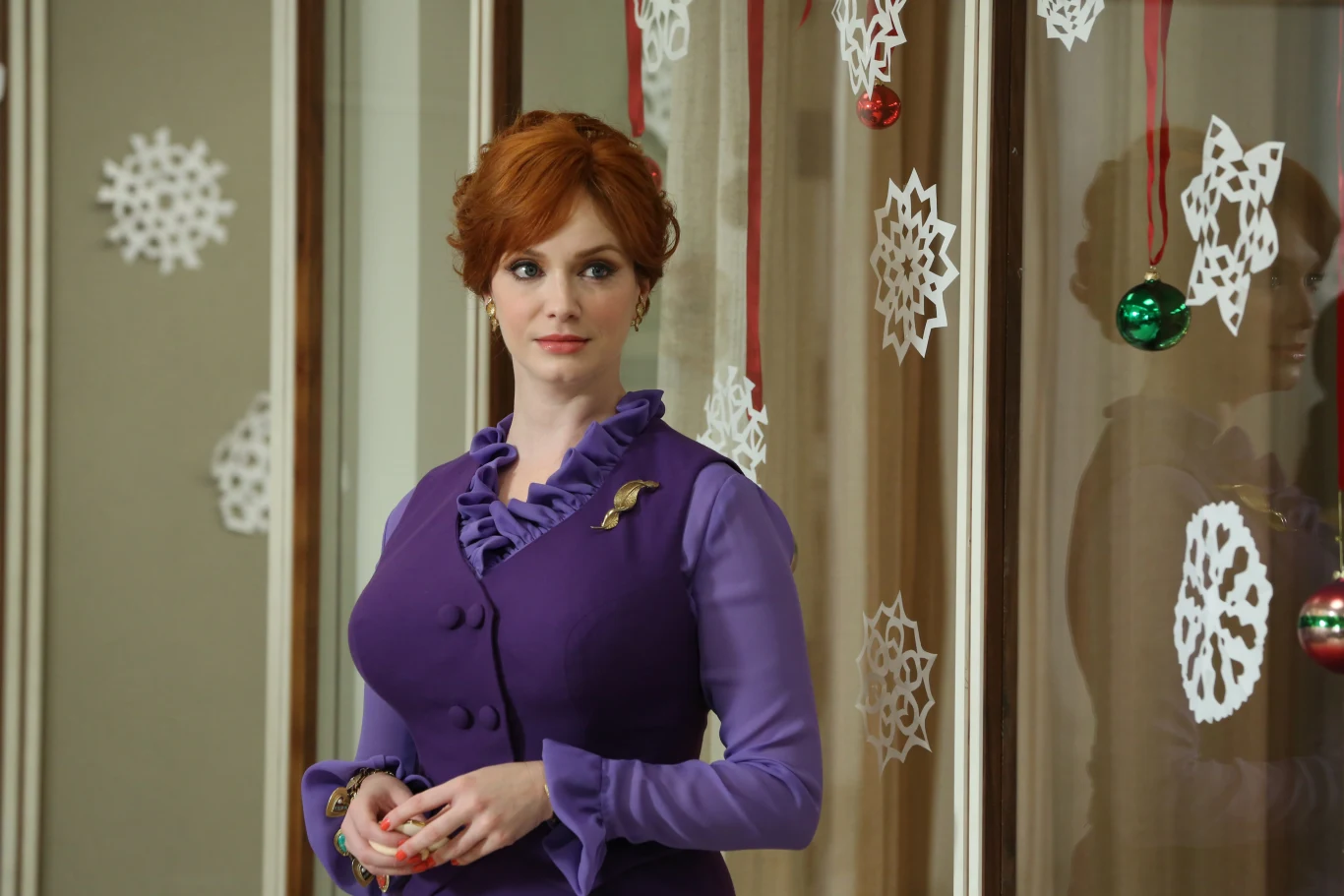 Christina Hendricks jako Joan w scenie z serialu "Mad Men"