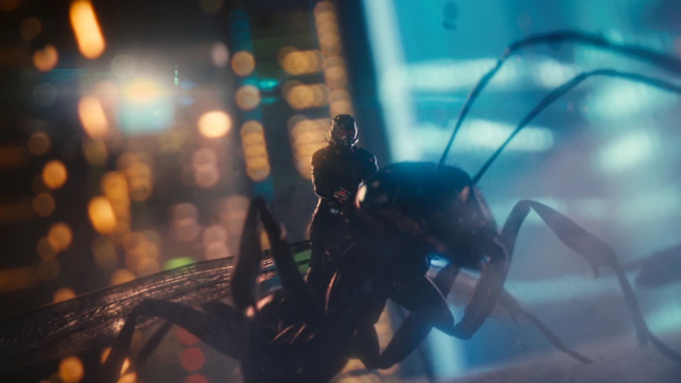 Paul Rudd w scenie z filmu "Ant-Man"