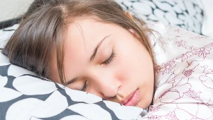 Przed snem włóż pod poduszkę czosnek. Możesz się śmiać, ale nie pożałujesz