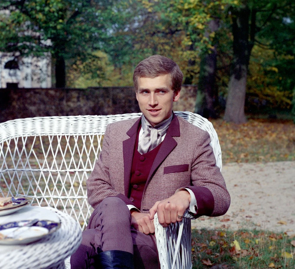 Na kolejną filmową rolę Orłoś czekał niemal 10 lat. W 1984 roku zagrał pierwszoplanową postać w obrazie Stanisława Wohla "Hania" na podstawie noweli Henryka Sienkiewicza według scenariusza Józefa Hena.