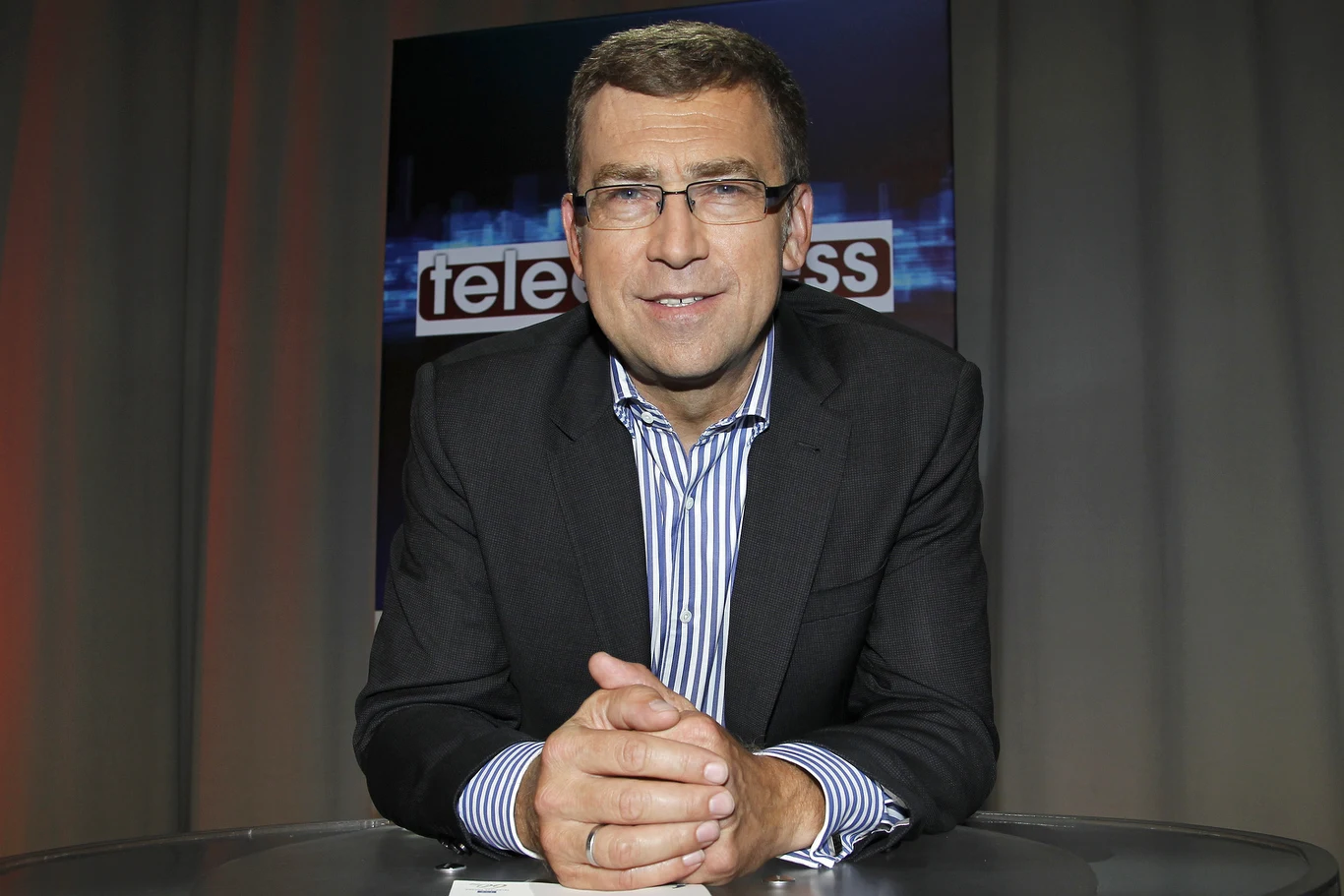 - Pracuję w "Teleexpressie" już prawie 24 lata. Zapewne jestem rekordzistą Polski, a może nawet Europy, bo rzadko się zdarza, żeby ktoś tak długo był związany z jednym programem informacyjnym - przyznaje Orłoś.