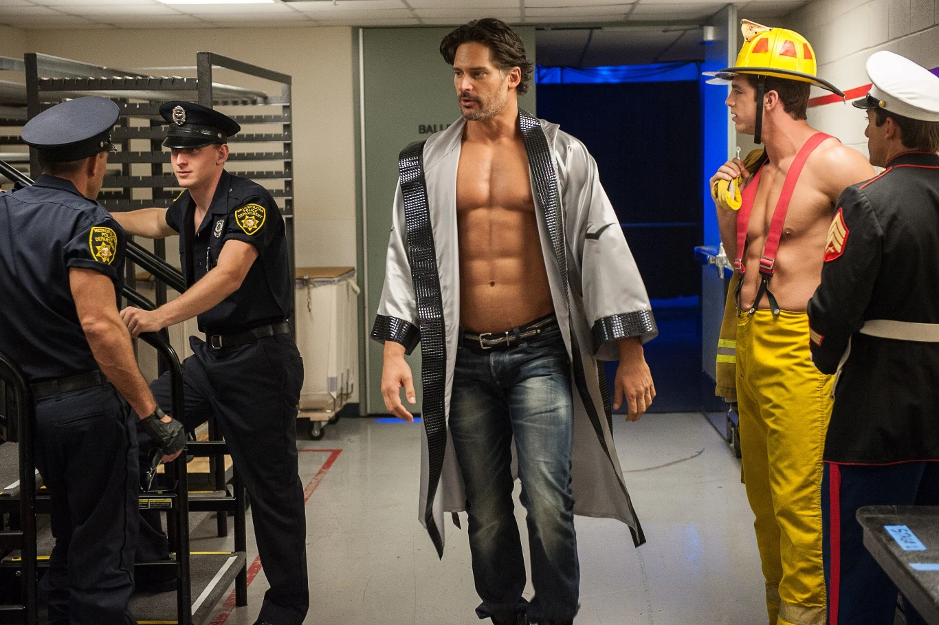 Joe Manganiello w scenie z filmu "Magic Mike XXL"