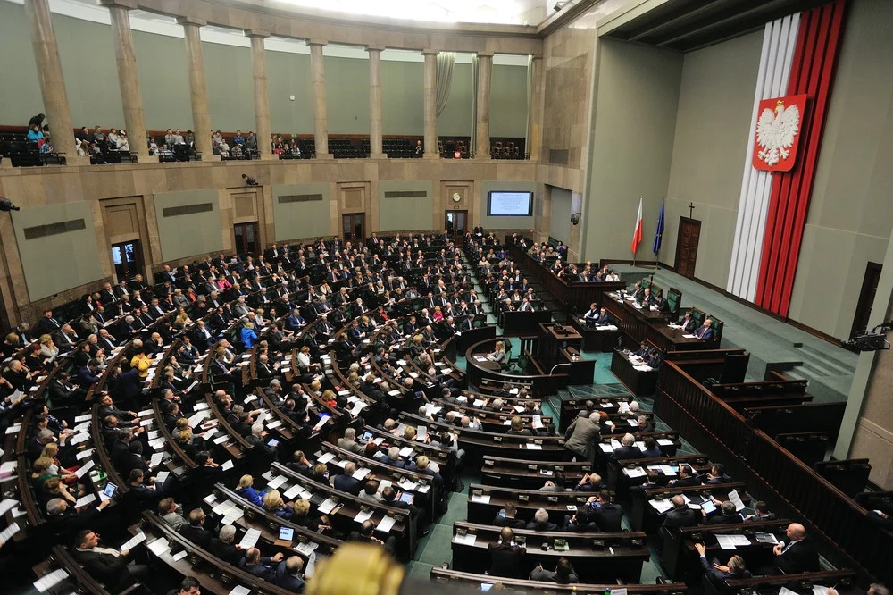 Czy posłowie faktycznie utracą możliwość ukrywania się za immunitetem podczas kontroli drogowych?