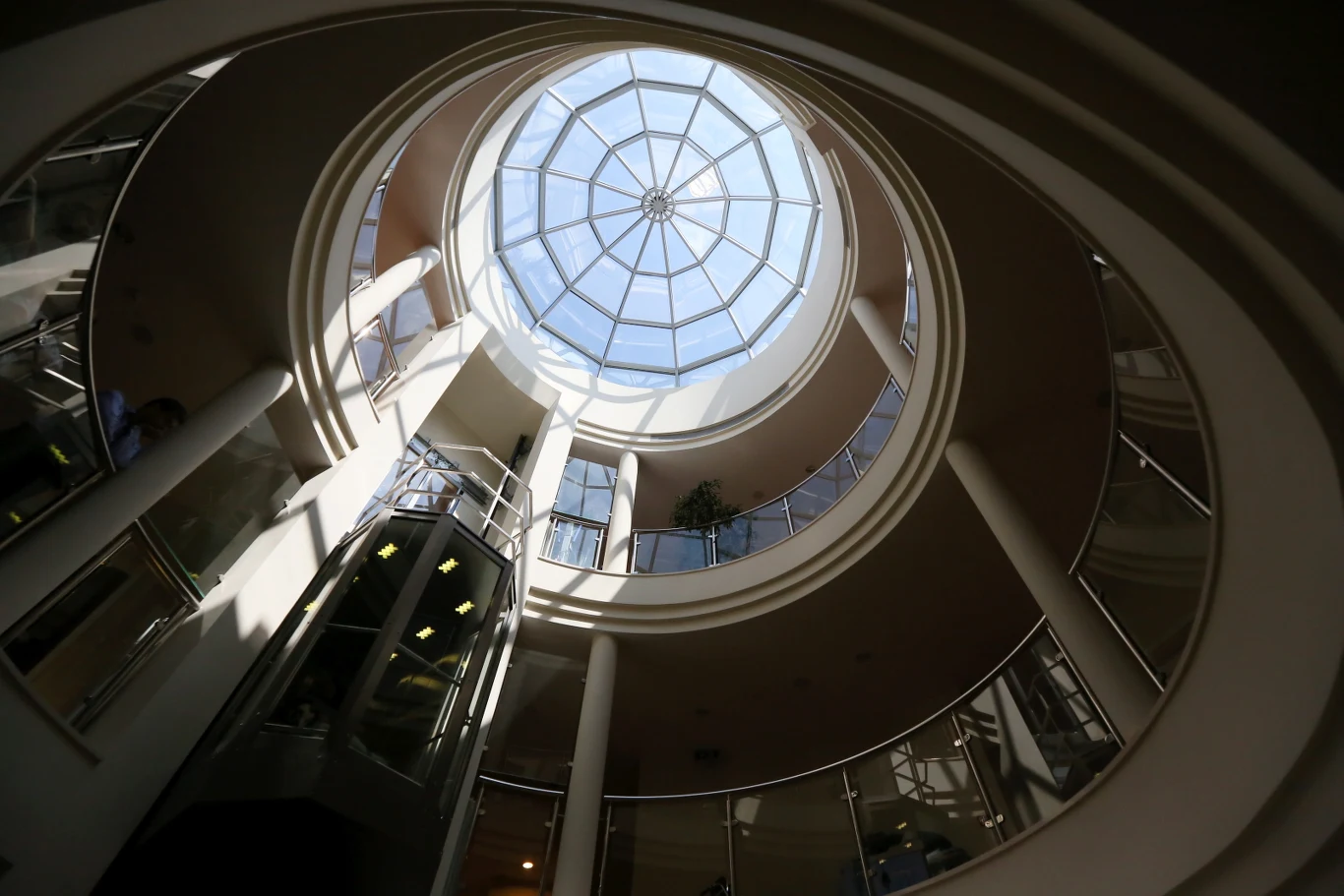  Aktorka, założycielka fundacji "Akogo?" i inicjatorka powstania kliniki Ewa Błaszczyk spotkała się z tej okazji z wiceministrem zdrowia Sławomirem Neumannem