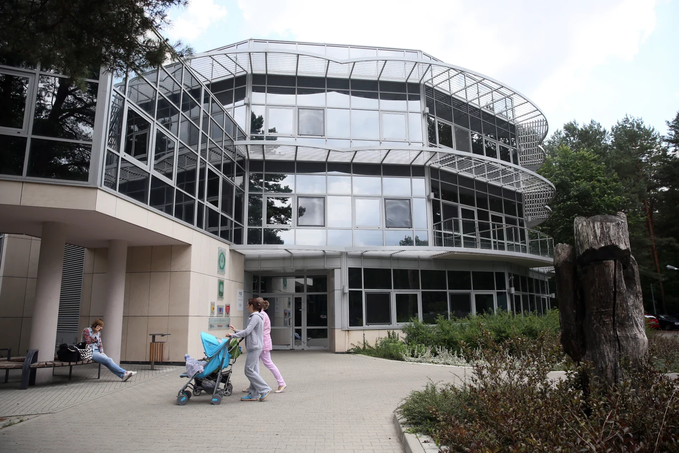  Aktorka, założycielka fundacji "Akogo?" i inicjatorka powstania kliniki Ewa Błaszczyk spotkała się z tej okazji z wiceministrem zdrowia Sławomirem Neumannem