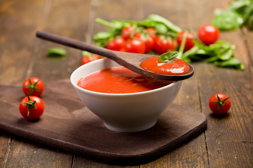 Sos pomidorowy pasuje do wielu dań