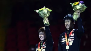 Maharu Yoshimura i Kasumi Ishikawa na podium