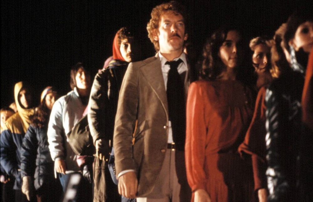 O tym, że doskonale sprawdzał się w gatunku filmowego horroru, Sutherland udowodnił występem w "Inwazji łowców ciał" (1978) Philipa Kaufmana. Słynna amerykańska krytyczka filmowa Pauline Kael napisała, że "może to być najlepszy film tego rodzaju, jaki kiedykolwiek powstał".