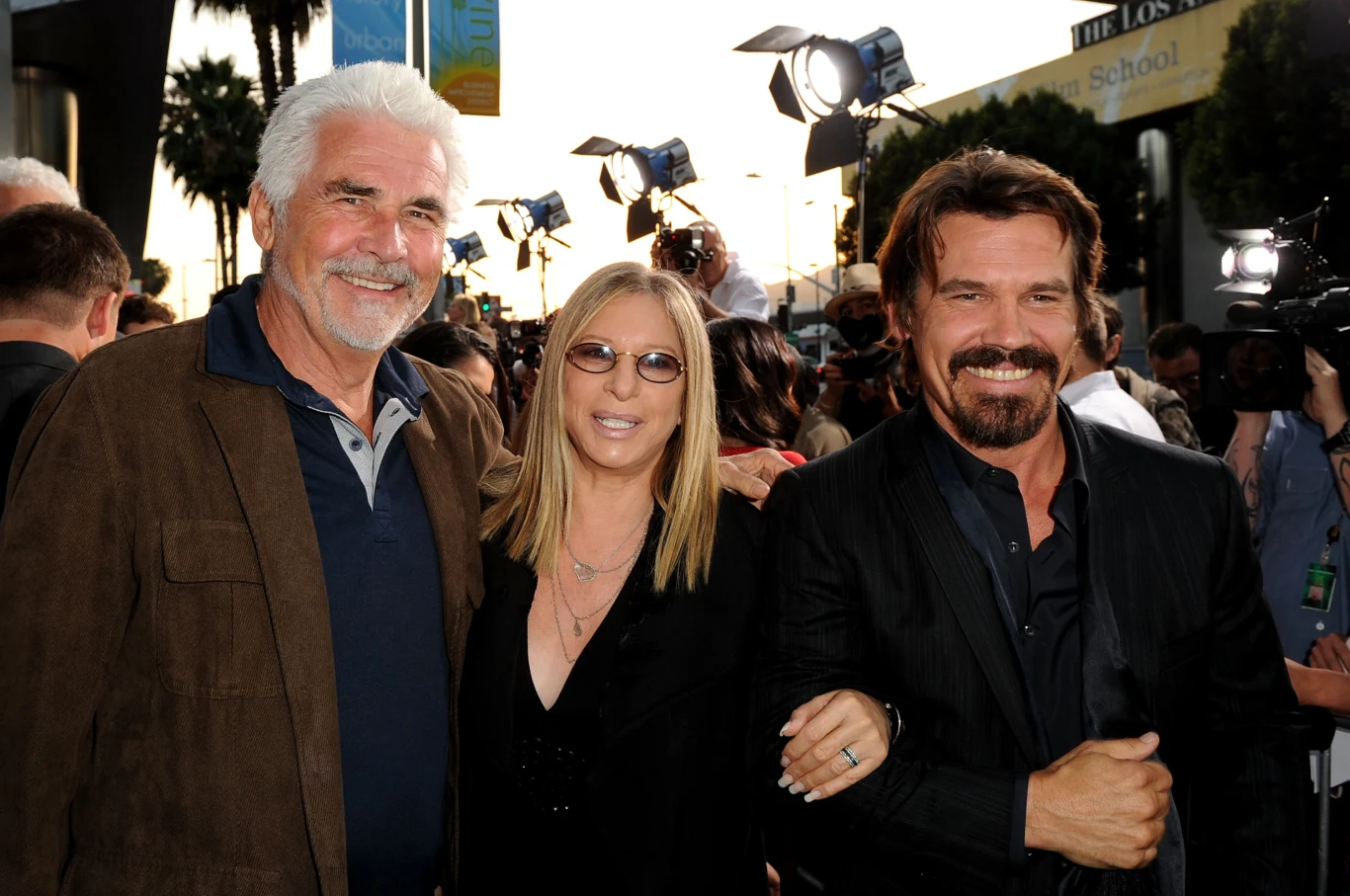 James Brolin trzykrotnie stawał na ślubnym kobiercu. Pierwszą żonę, aktorkę Jane Cameron Agee, poślubił w 1966 roku zaledwie po dwóch tygodniach znajomości. Rozwiedli się po 18 latach małżeństwa. Kolejną wybranką aktora była koleżanka z planu serialu "Hotel" Jan Smithers (1986-95). Od 1998 roku żoną Brolina jest legendarna piosenkarka i aktorka Barbra Streisand.