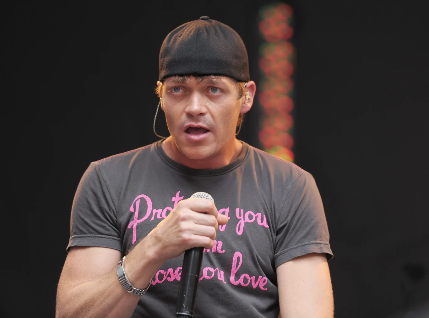Brad Arnold nie lubi, gdy ktoś bije kobiety Brad Arnold nie lubi, gdy ktoś bije kobiety