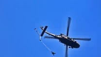 Polscy spadochroniarze desantowali się z amerykańskich śmigłowców Black Hawk