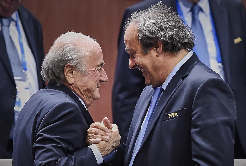 Czy Michel Platini (z prawej) zastąpi Josepha Blattera?