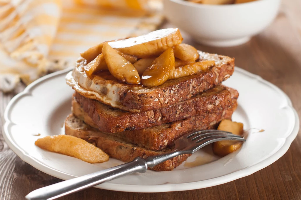 Tost francuski z jabłkami