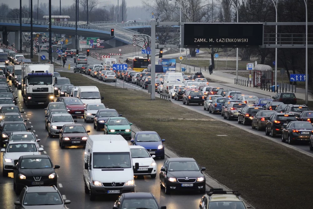 Według Centralnej Ewidencji Pojazdów w Polsce jeździ znacznie więcej aut, niż jest naprawdę