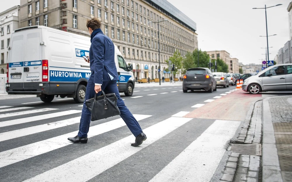 Obecnie pieszy musi ustąpić pierwszeństwa samochodom Obecnie pieszy musi ustąpić pierwszeństwa samochodom