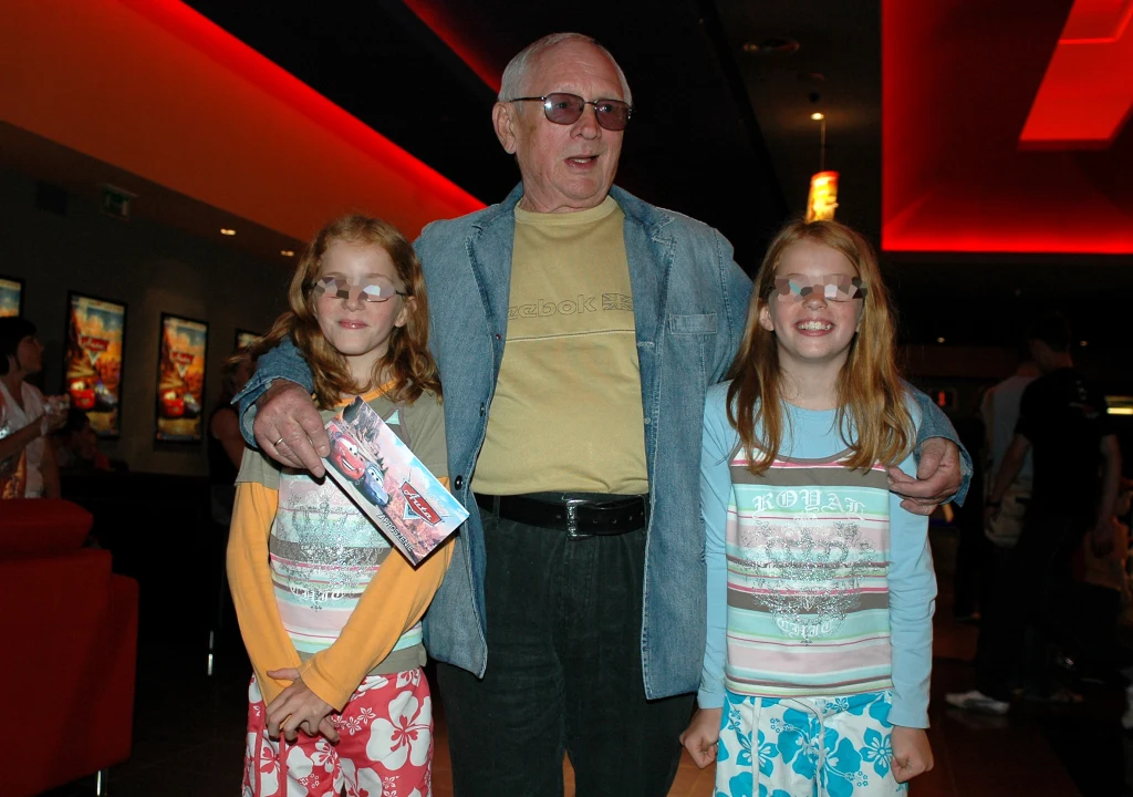 Witold Pyrkosz z wnuczkami Witold Pyrkosz z wnuczkami