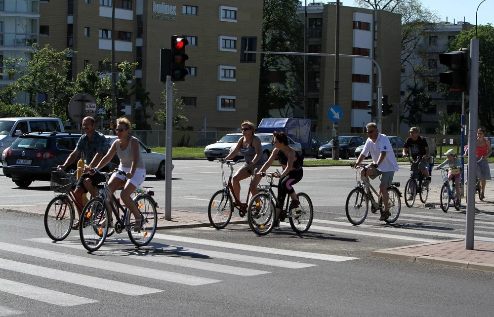 Klasyczny przykład zachowania rowerzystów - przejeżdżanie przez przejście dla pieszych