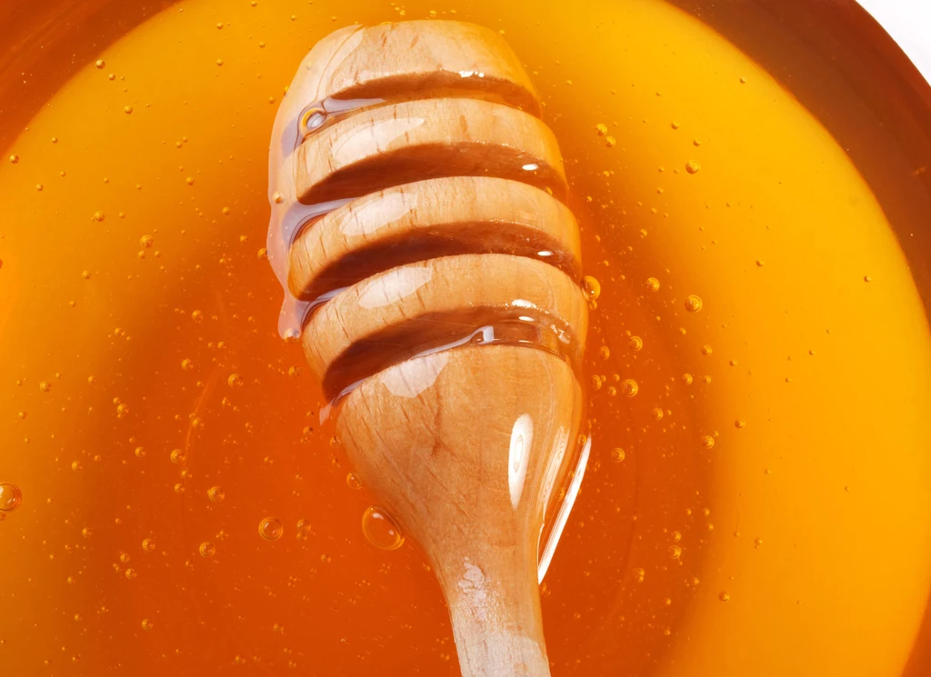 Manuka to pochodzący z Nowej Zelandii miód bogaty w w naturalny związek przeciwbakteryjny