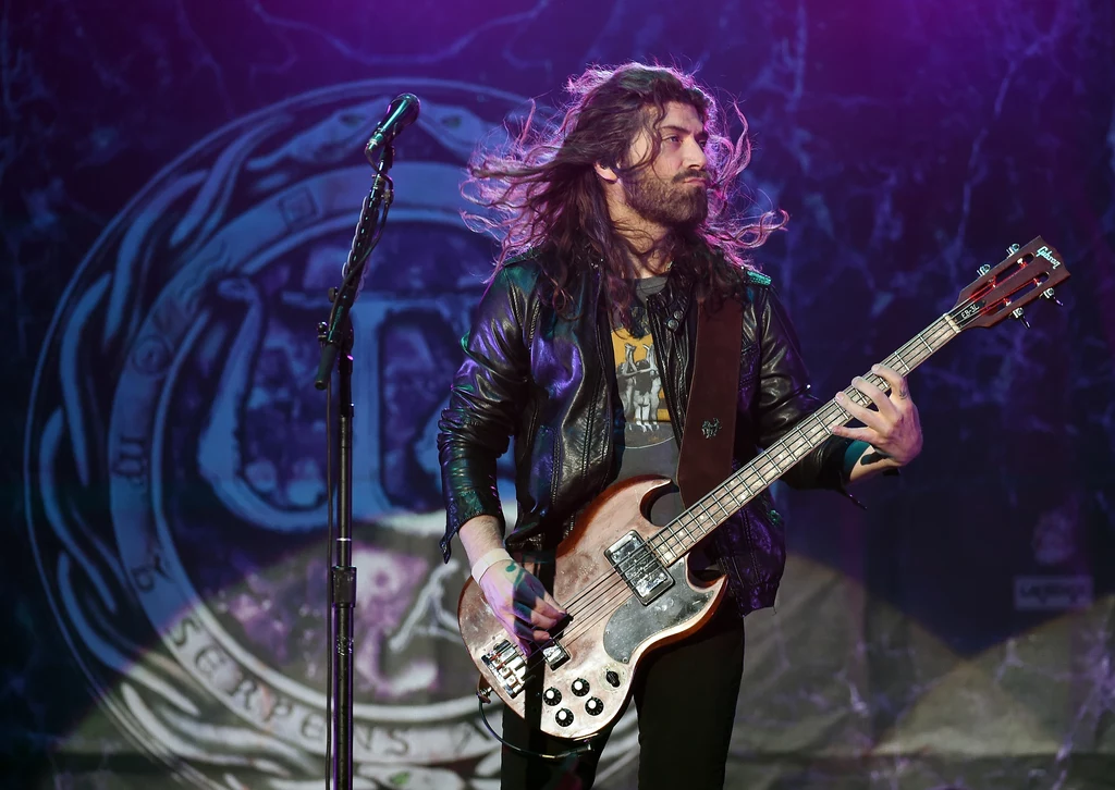 Basista Whitesnake oświadczył się na koncercie Basista Whitesnake oświadczył się na koncercie