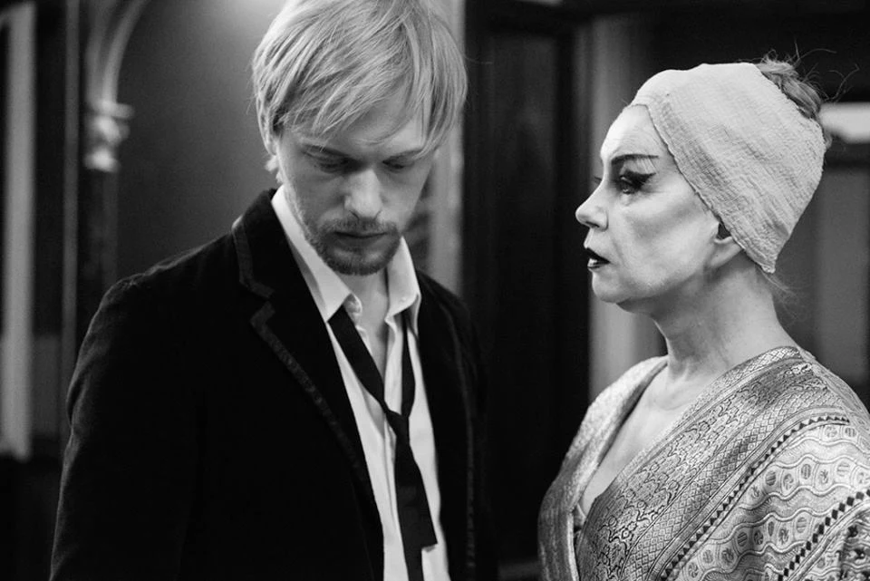 Małgorzata Zajączkowska i Philippe Tłokiński w filmie "Noc Walpurgi"