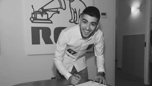 Zayn Malik uwiecznił moment podpisywania kontraktu