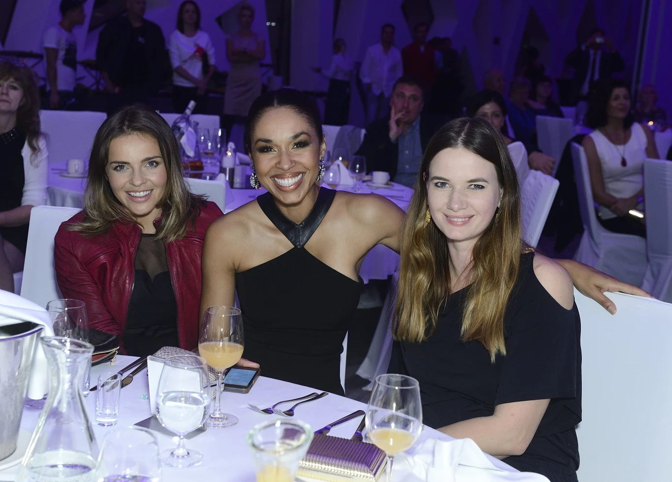 Karolina z celebrytkami 