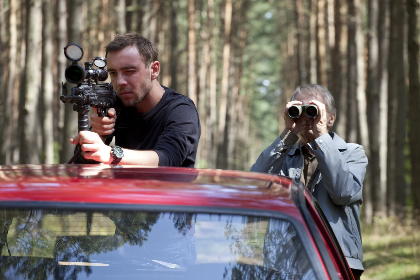 "Anatomia zła" Jacka Bromskiego to wnikliwe spojrzenie na "rzeczywistość, w której dobro się nie liczy, a w której zło stało się punktem odniesienia". Fabuła "Anatomii zła" przywołuje najgłośniejsze, nierozwiązane sprawy kryminalne z ostatnich lat. 

W głównych rolach zobaczymy Krzysztofa Stroińskiego i Marcina Kowalczyka, którym partnerują: Piotr Głowacki, Andrzej Seweryn, Łukasz Simlat, Michalina Olszańska i Anna Dereszowska. 