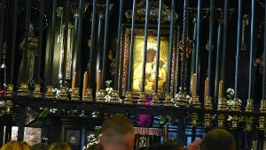 Około 100 tys. osób pielgrzymuje na Jasną Górę