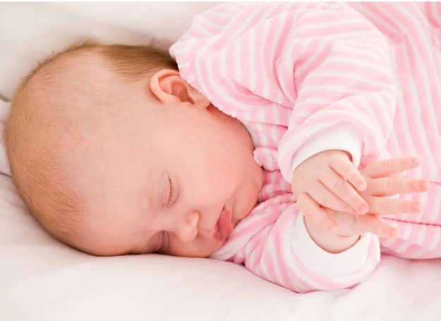 Codziennie kąp też brzdąca w letniej wodzie z dodatkiem specjalnych preparatów Codziennie kąp też brzdąca w letniej wodzie z dodatkiem specjalnych preparatów