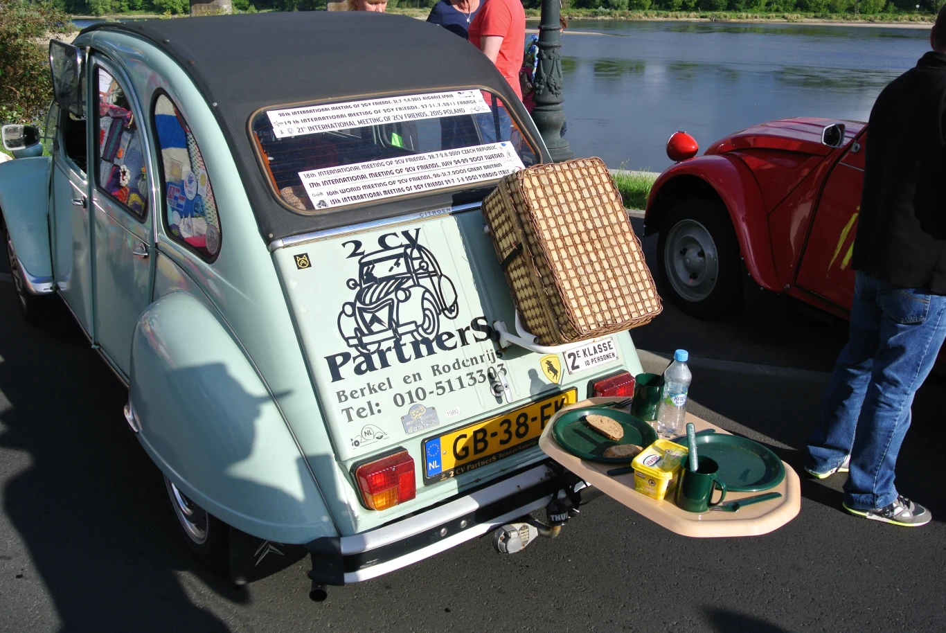 Zlot miłośników Citroena 2CV w Toruniu