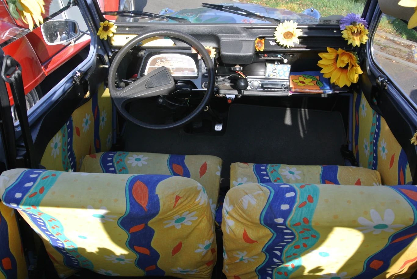 Zlot miłośników Citroena 2CV w Toruniu