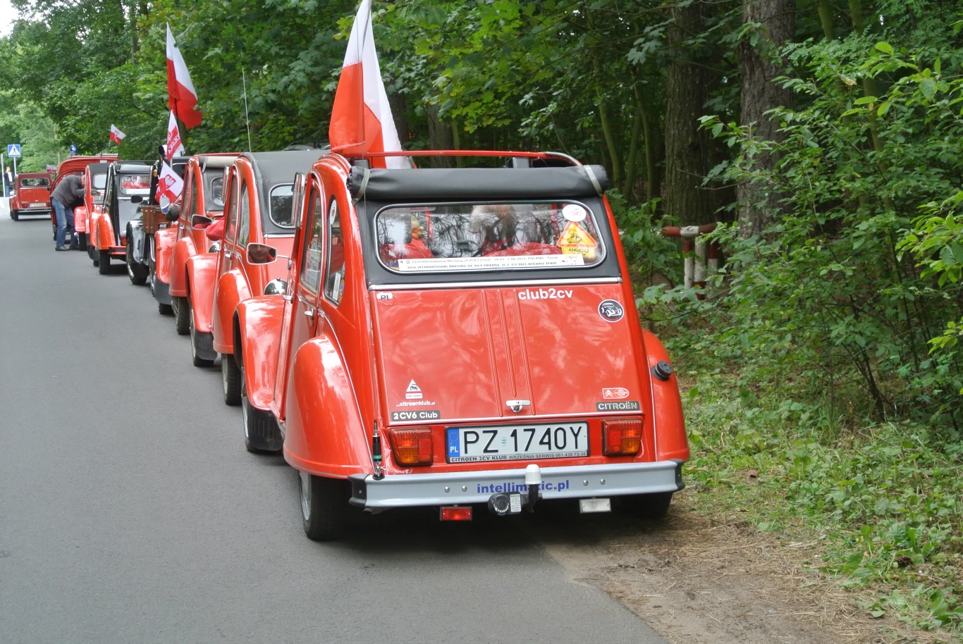 Zlot miłośników Citroena 2CV w Toruniu