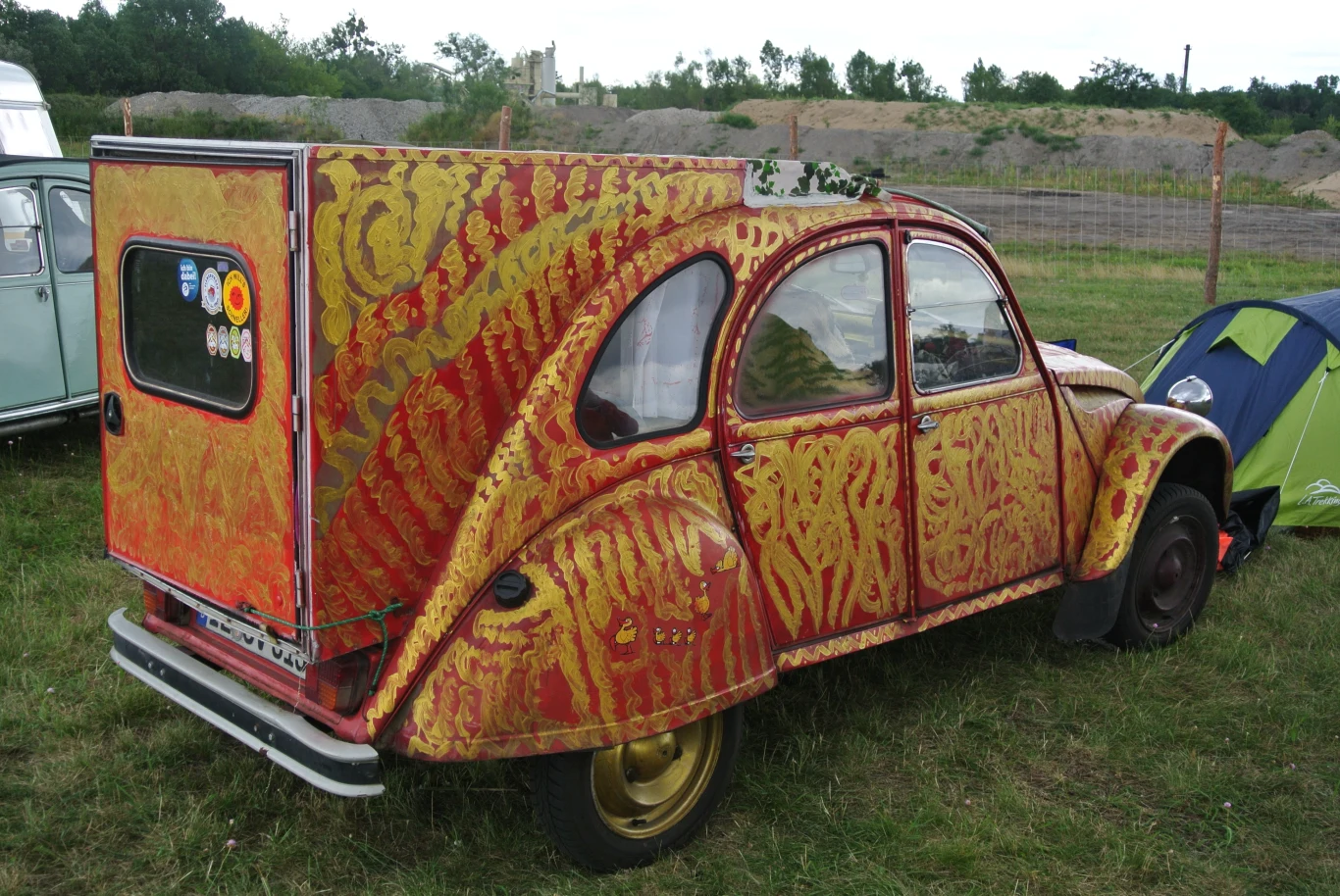 Zlot miłośników Citroena 2CV w Toruniu