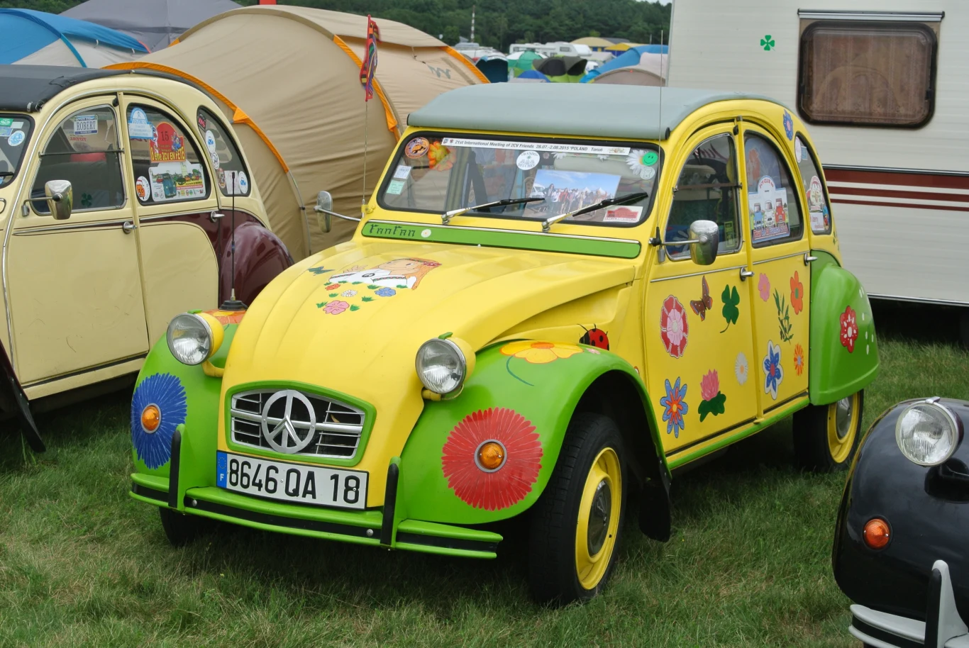 Zlot miłośników Citroena 2CV w Toruniu