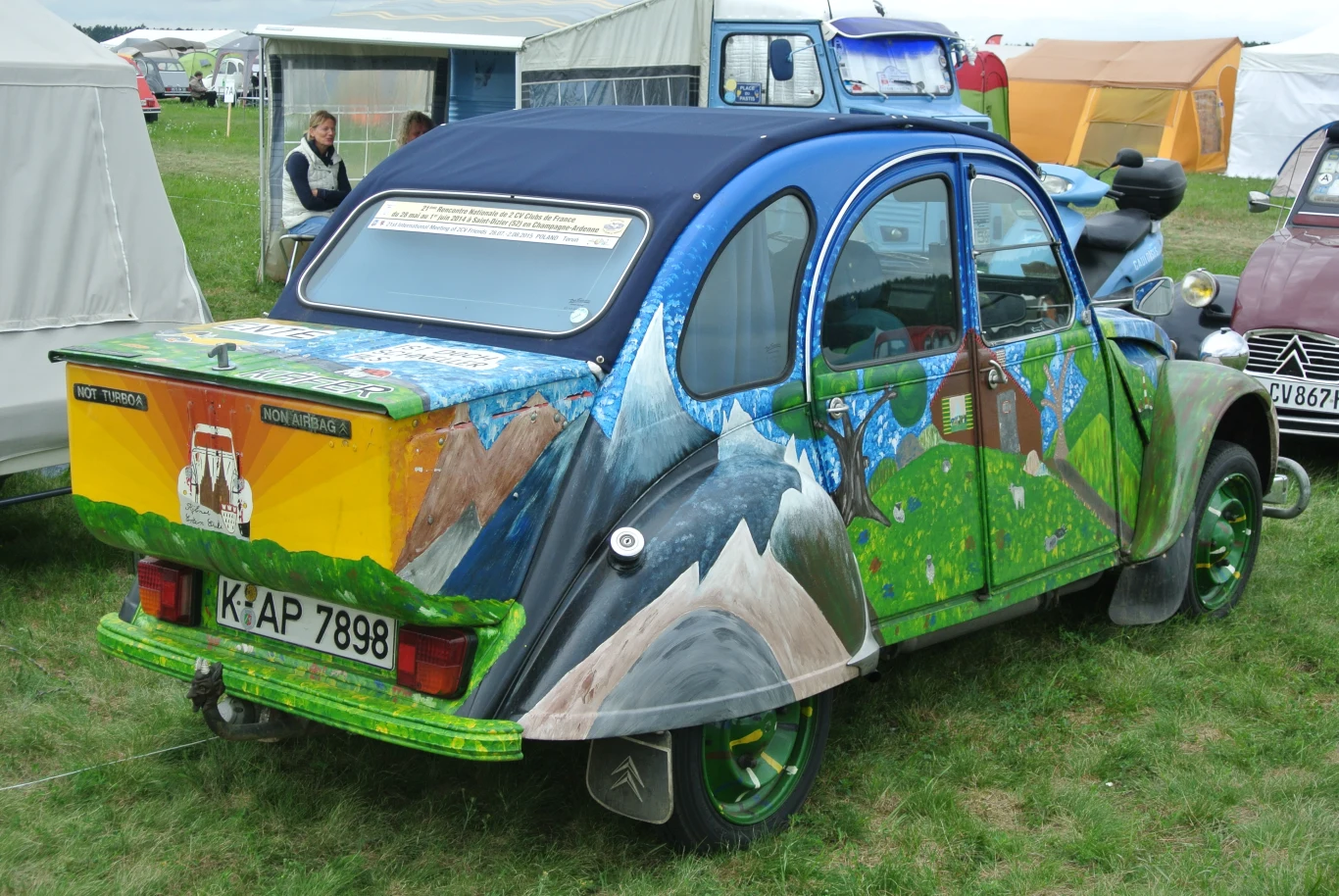 Zlot miłośników Citroena 2CV w Toruniu