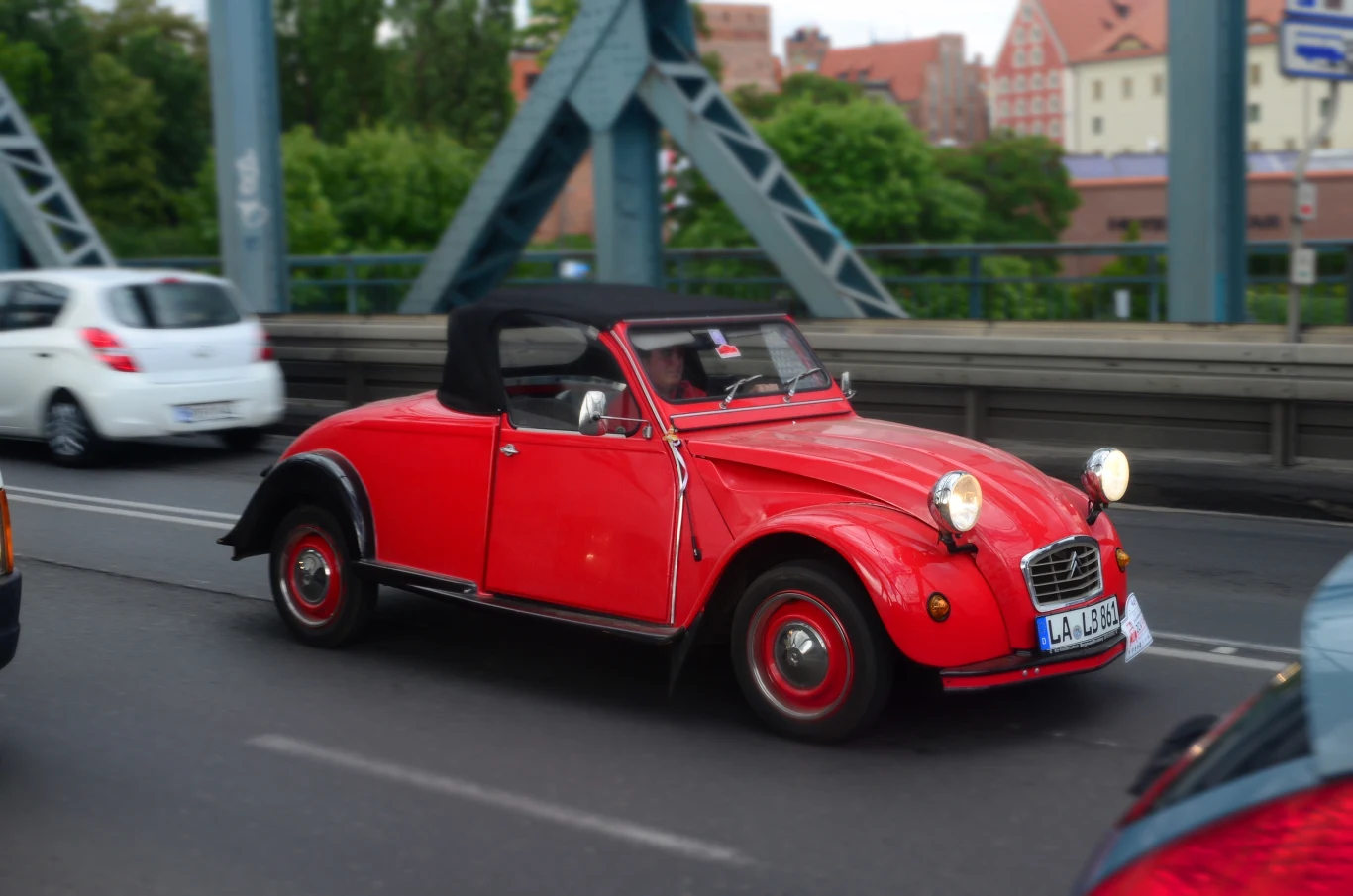 Zlot miłośników Citroena 2CV w Toruniu