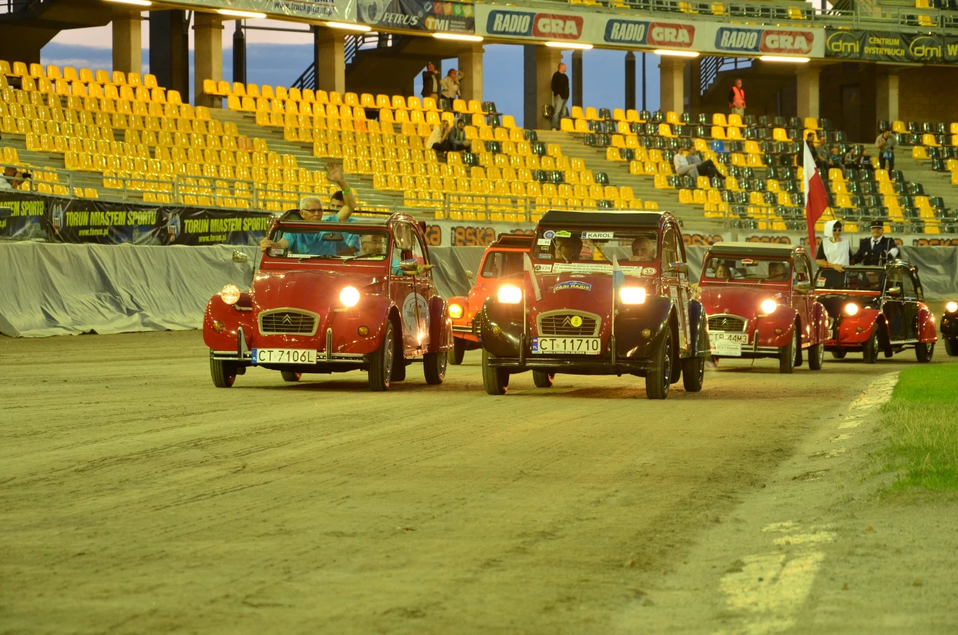 Zlot miłośników Citroena 2CV w Toruniu